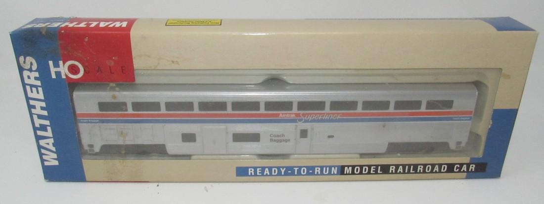 Walthers Amtrak Superline 1 Coach Baggage Train Car (1 of 1)