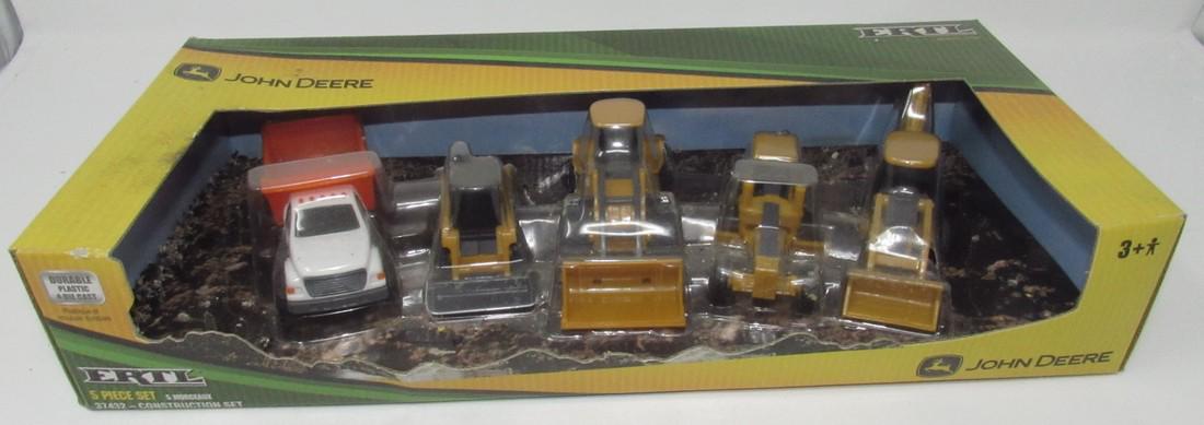 Ertl John Deere 5 Piece Construction Set (1 of 1)