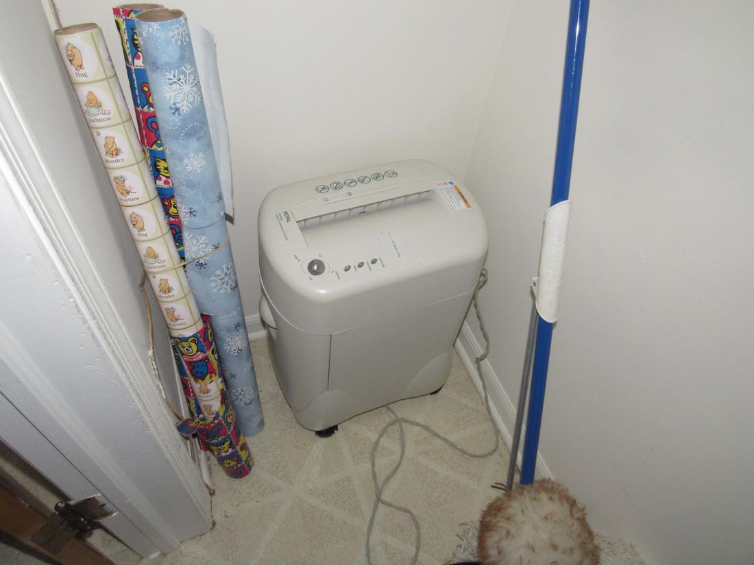 Royal Paper Shredder (1 of 2)