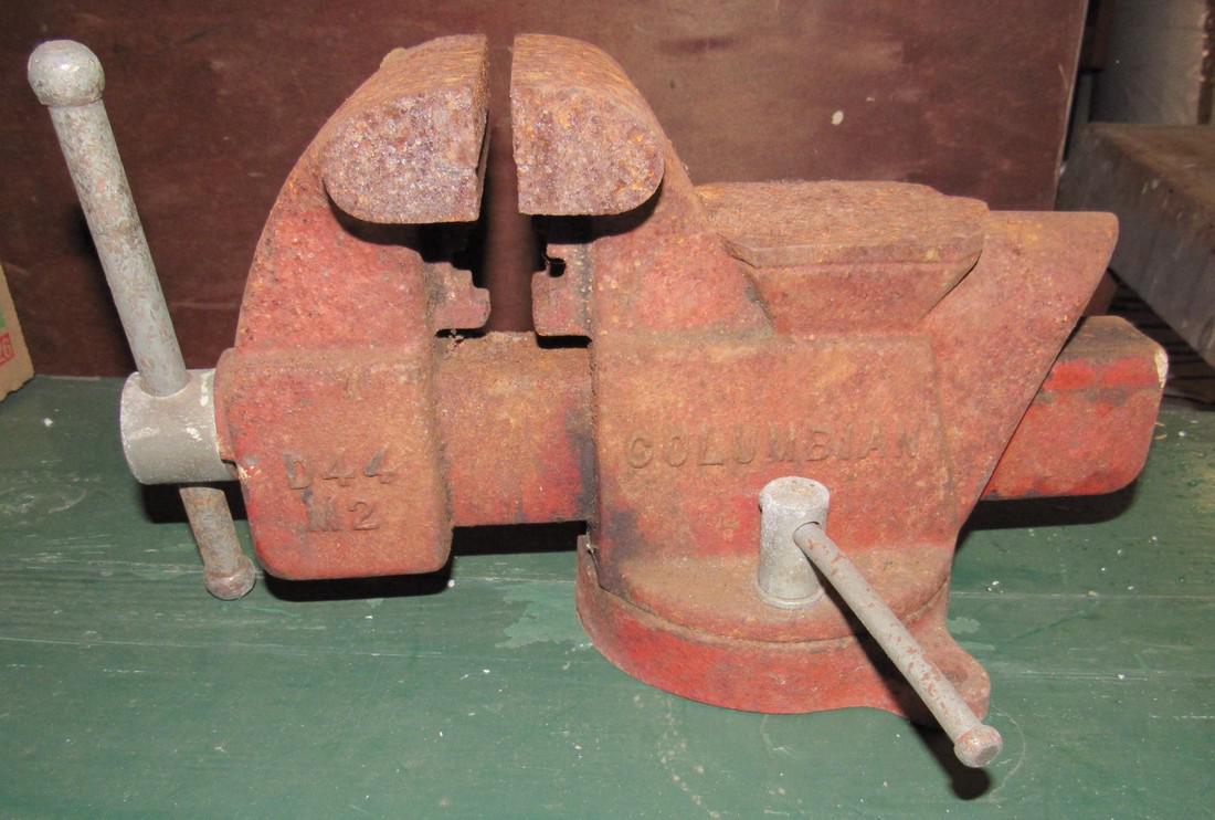 Columbian Swivel Vise with 4" Jaws (1 of 2)