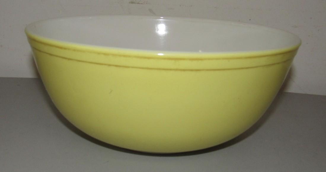Pyrex 404 4 quart Yellow Mixing Bowl (1 of 1)