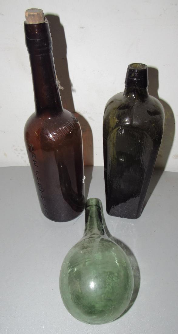Union Made Right Label and 2 Early Bottles (1 of 4)