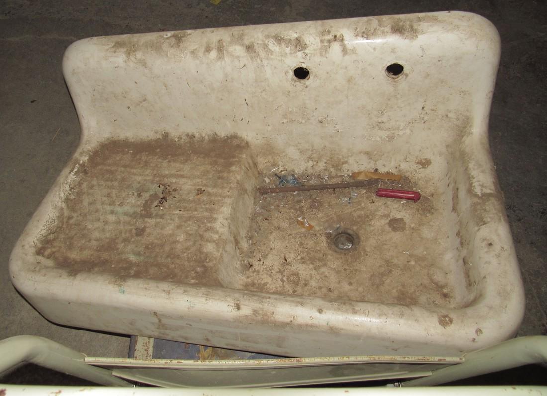 Antique Cast Iron Farmhouse Sink: Approx 22" x 41"x 16" tall