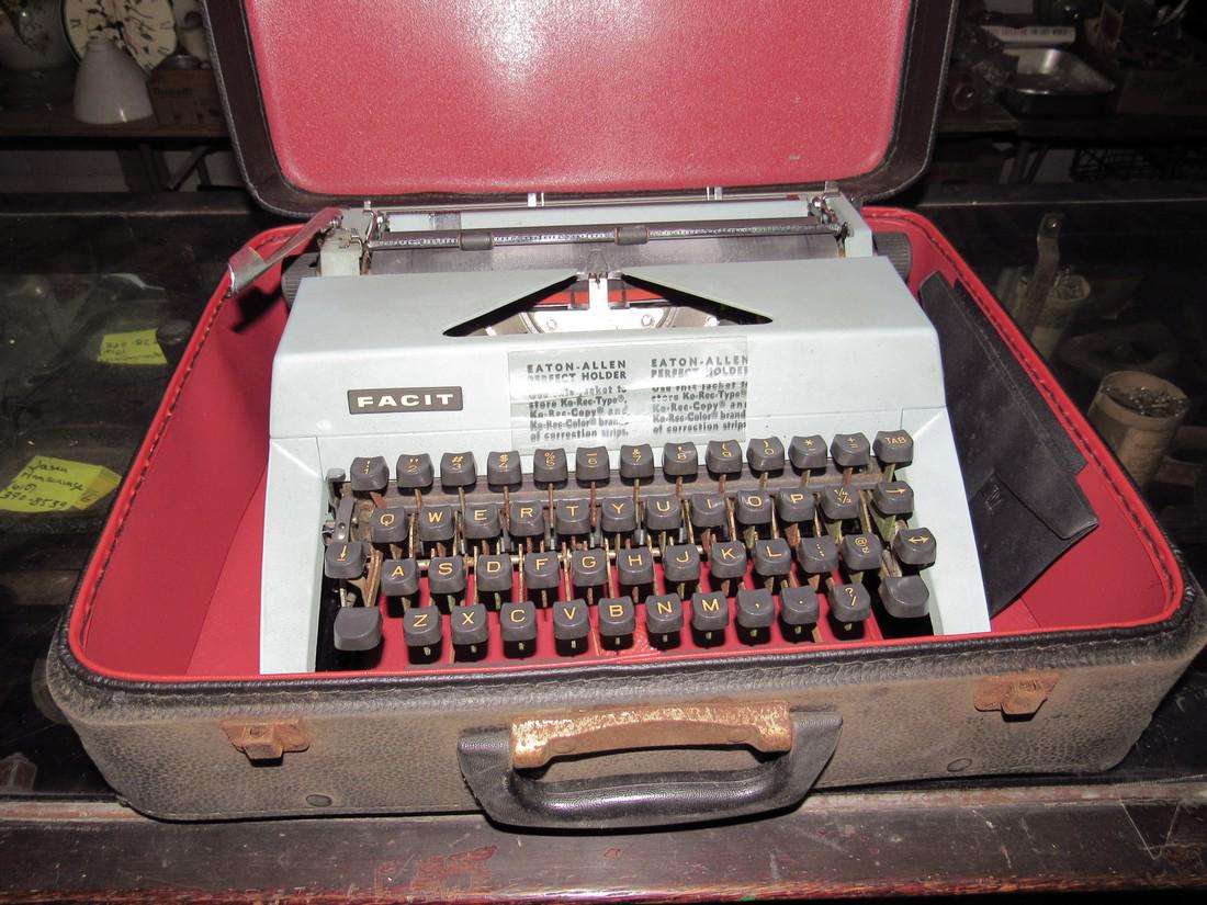 Vintage Facit Typewriter: Sold in untested condition