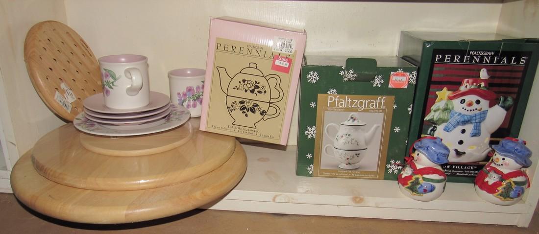 Pfaltzgraff Teapot Snow Village Snowman Lamp & Misc (1 of 2)