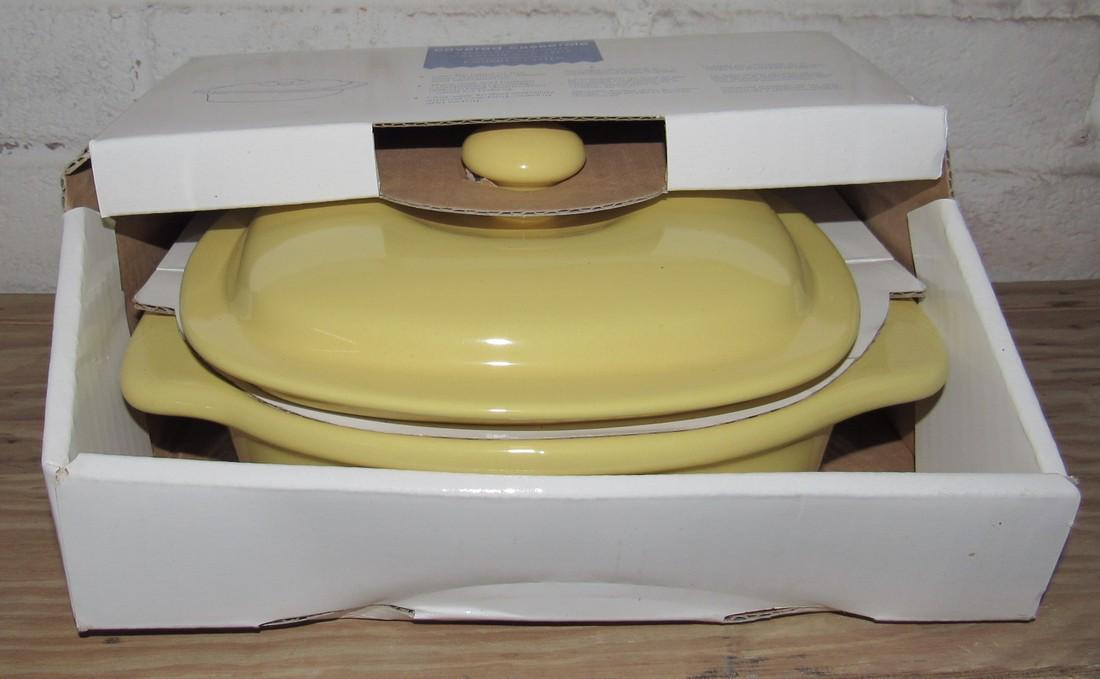 Chantal Covered Casserole: Approx 9" across