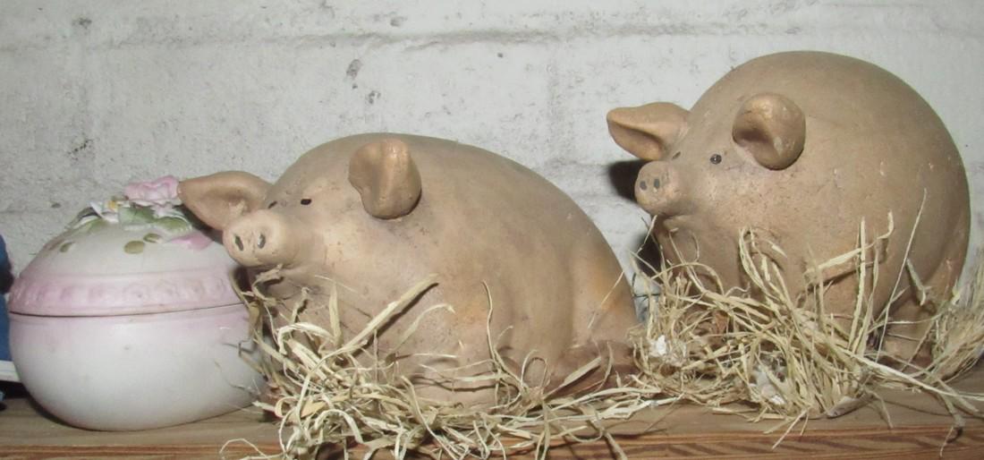 Shelf Contents Knick Knacks Mugs Salt Peppers Misc (1 of 5)