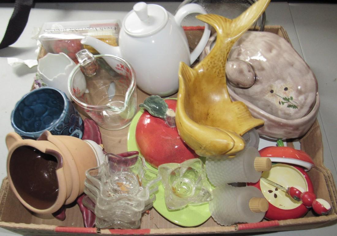 P:yrex Measuring Cup Sugar Bowl Ceramics (1 of 1)