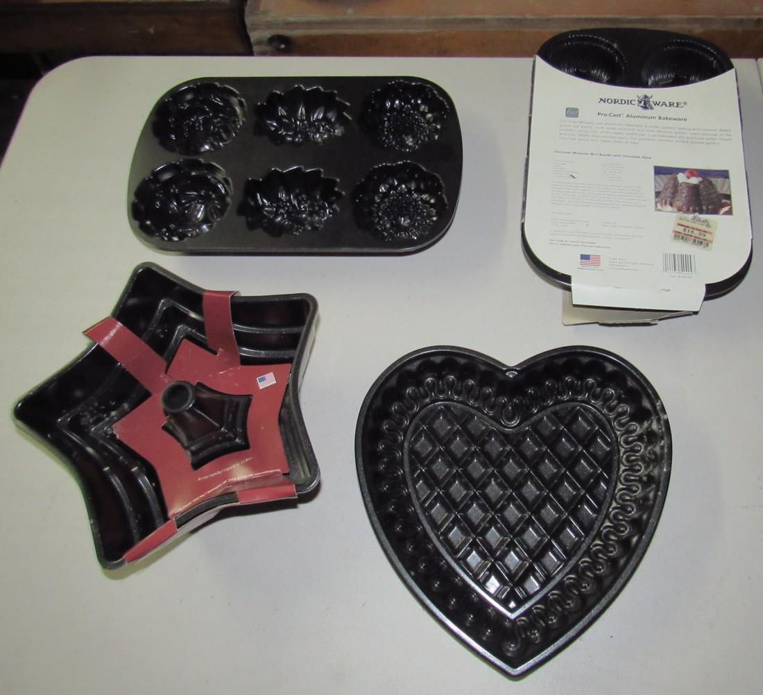 Nordic Ware Bakeware Mini Bundt Pans Cake Molds (1 of 2)