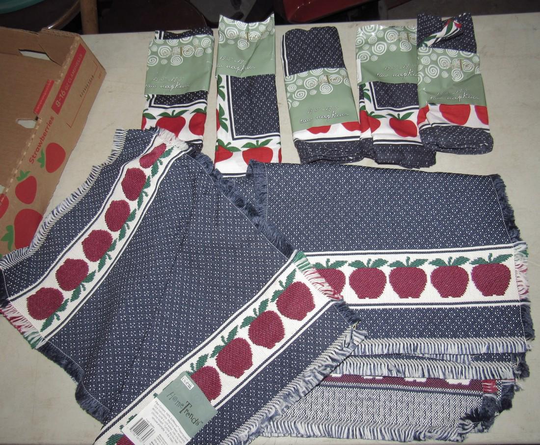 Apple Napkins & Placemats: New with tags