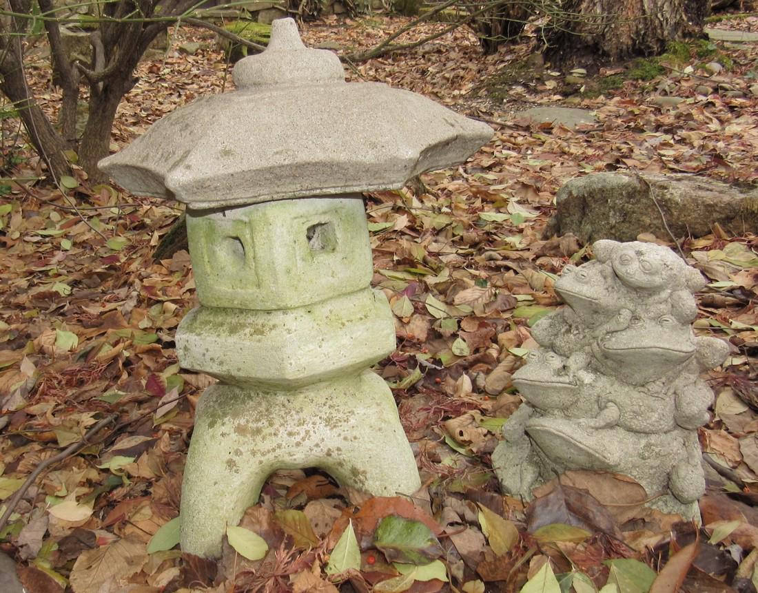 Outdoor Concrete Frog Statues (1 of 1)