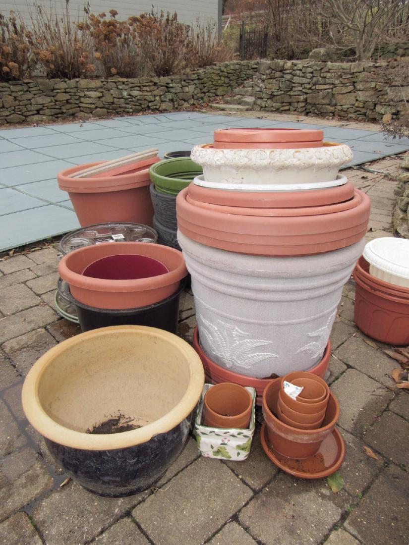 Large Lot of Plastic Planters (1 of 5)