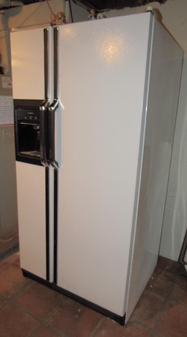 Kenmore 21.6 Cu, Ft Refridgerator (1 of 3)