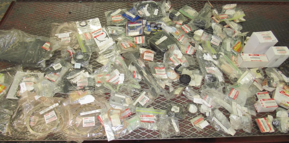 Large Suzuki Motorcycle Parts Lot (1 of 9)