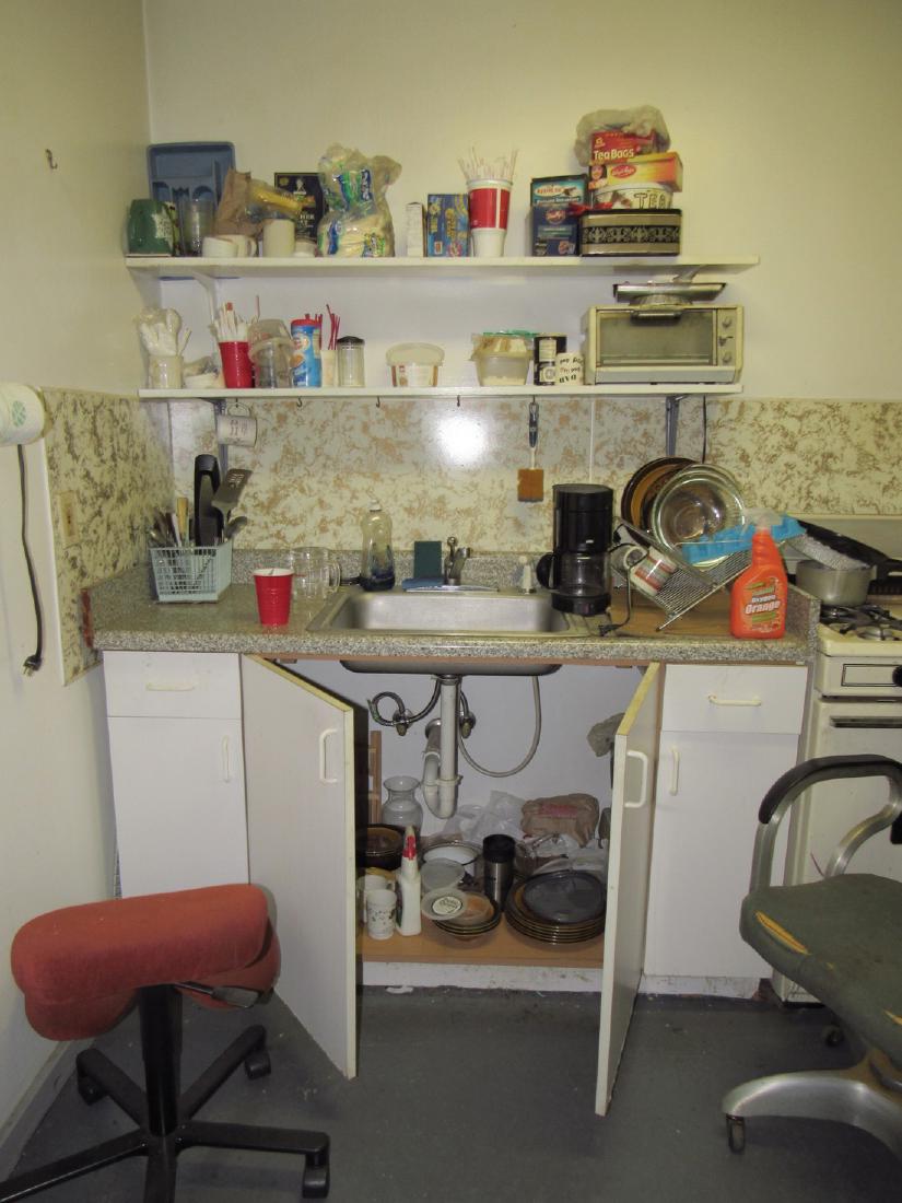 Kitchen Contents Lot (1 of 5)