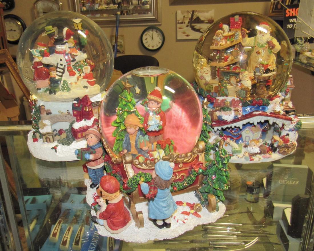 Battery Operated & Musical Christmas Snow Globes: Tallest is approx 8 1/2" tall. All sold in untested condition