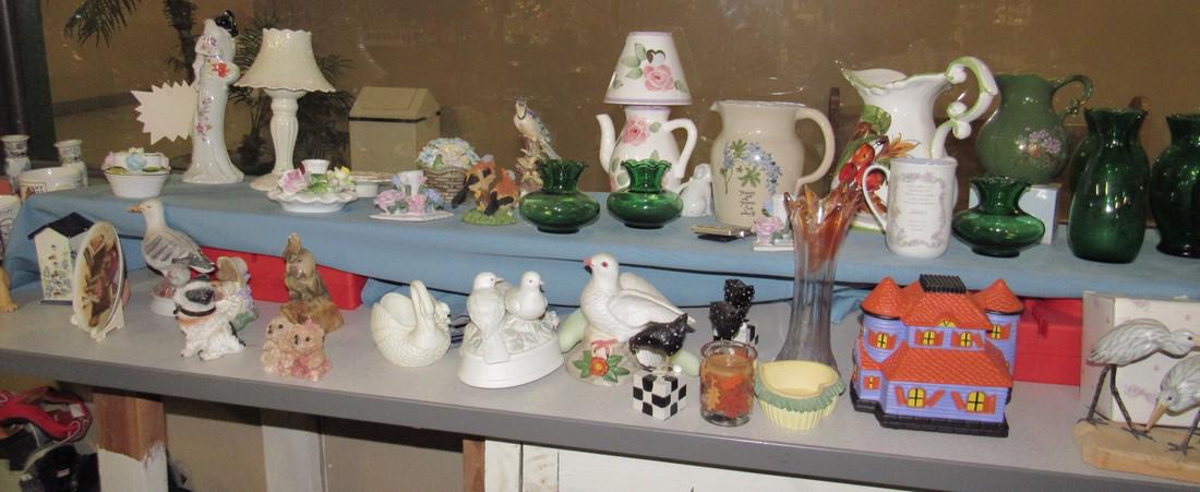 Counter Contents Lot Knick Knacks Figurines Vases (1 of 8)