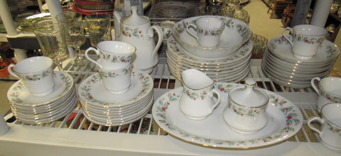 China Pearl Fine China Noel Teapot Dishes (1 of 4)