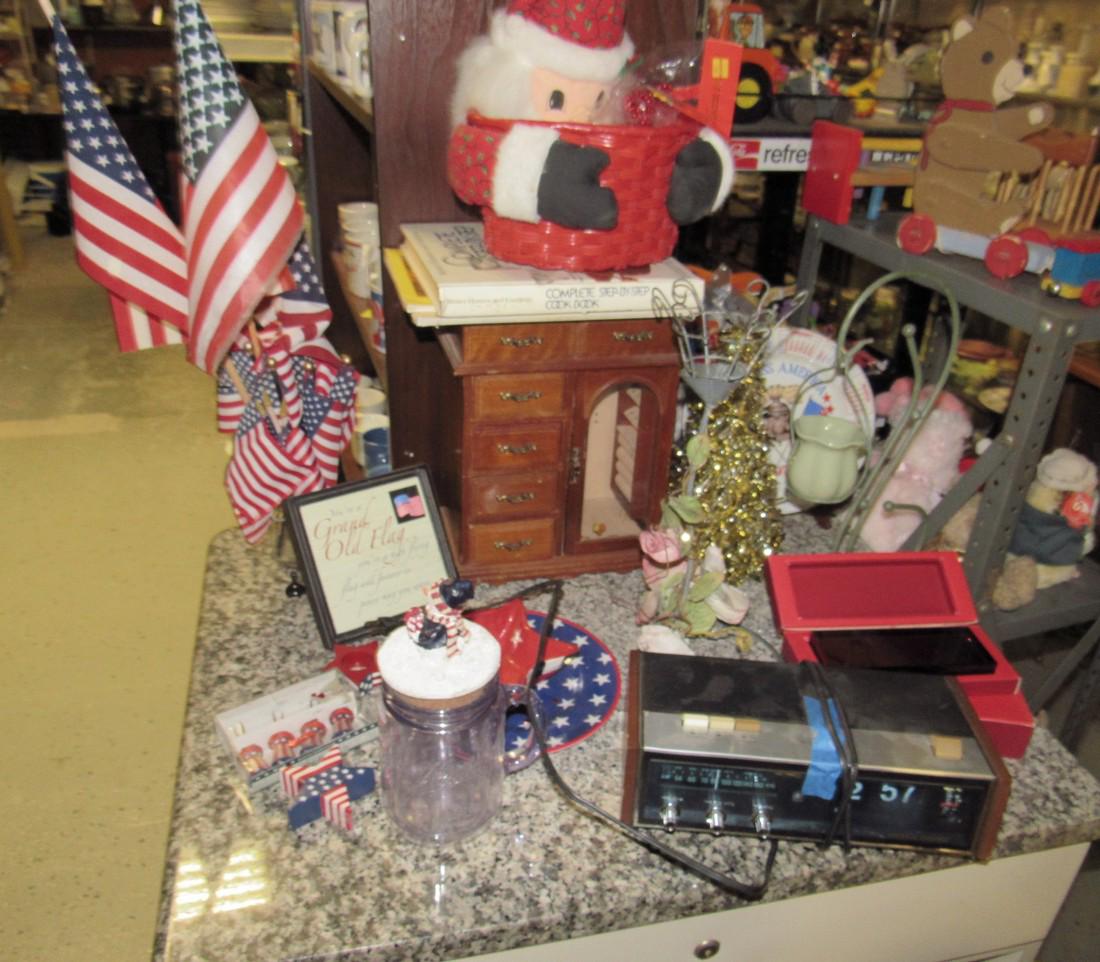 Counter Contents Jewelry Box Misc. (1 of 3)