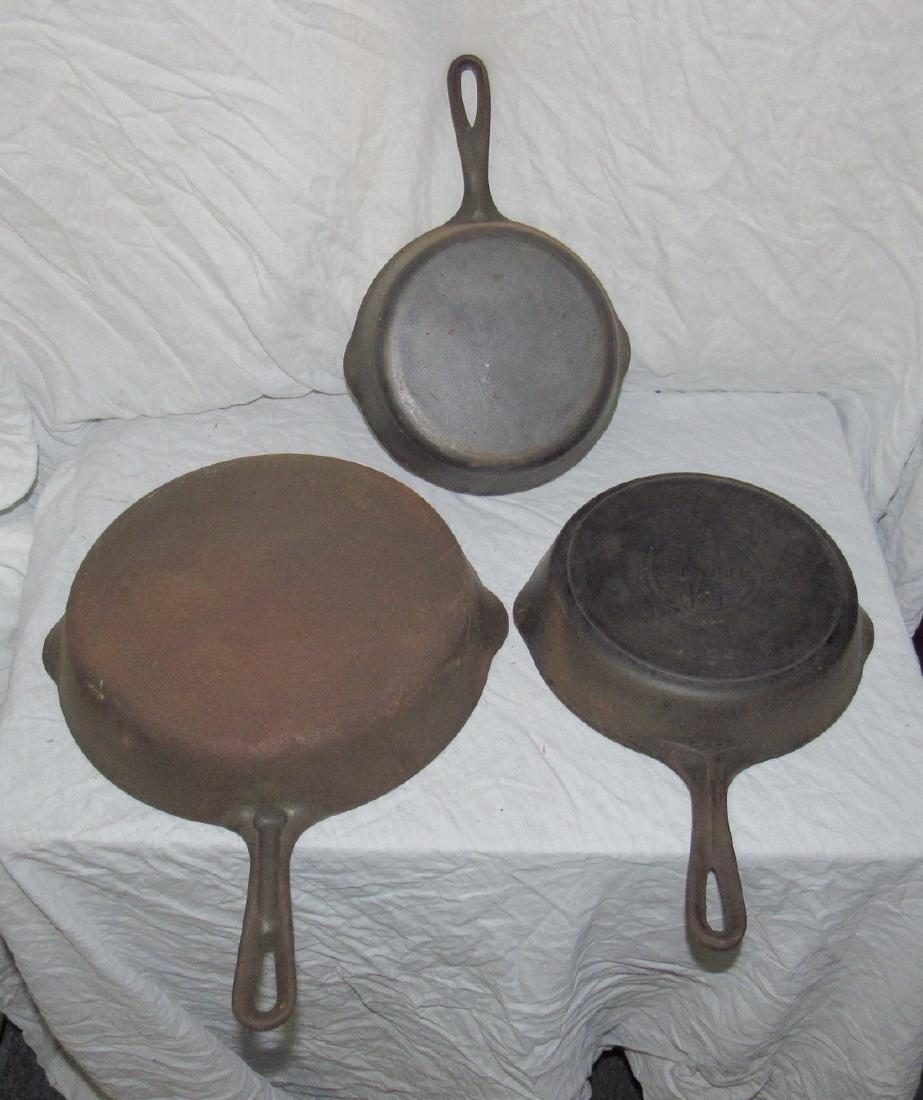 Griswold No. 6 & 9 Cast Iron Skillets: Other one is not marked