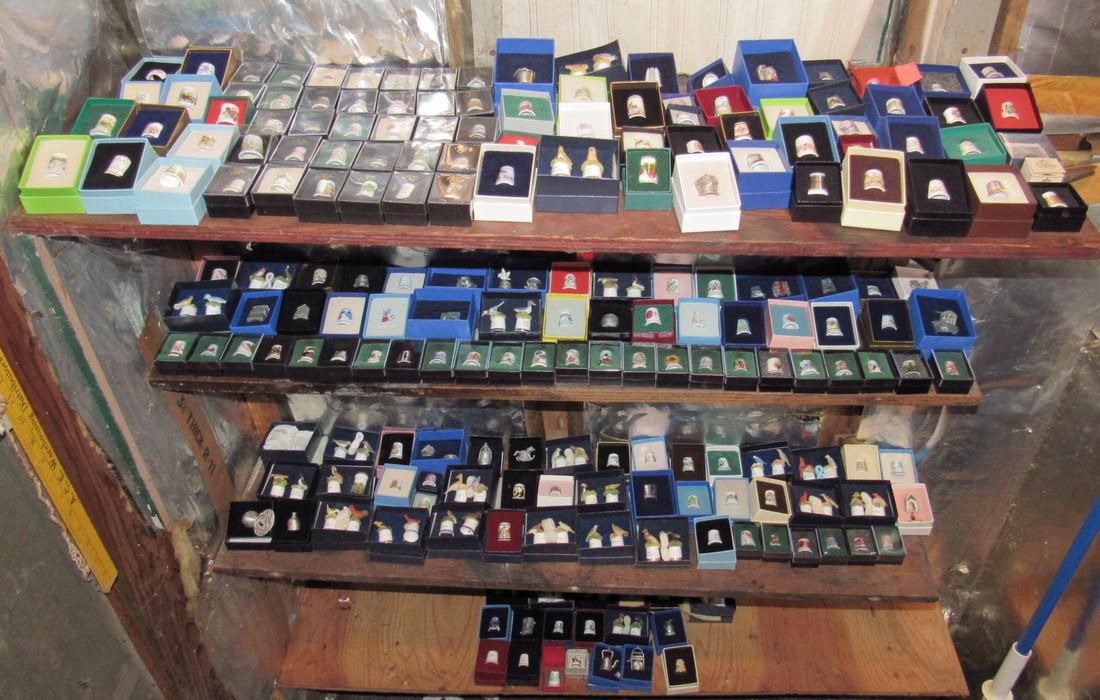 205 Thimble Collectors Group Thimbles (1 of 11)