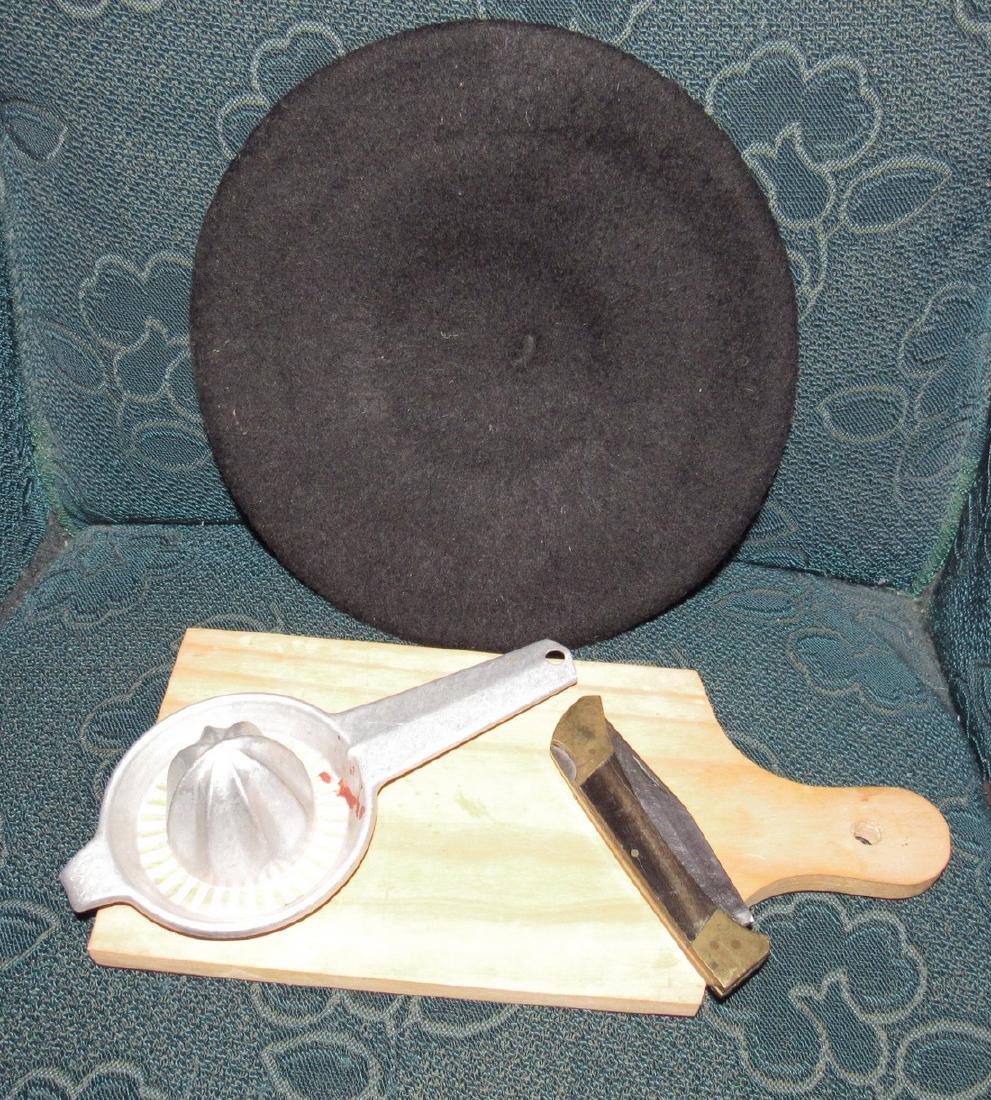 Betmar French Hat Pocket Knife Cutting Board (1 of 3)