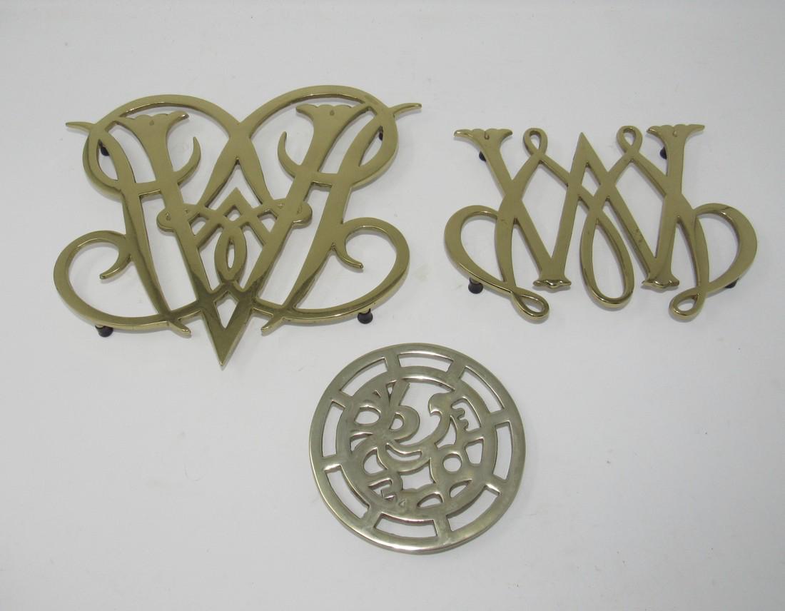 2 Williamsburg Queen Ann 1950 Brass Trivets (1 of 4)