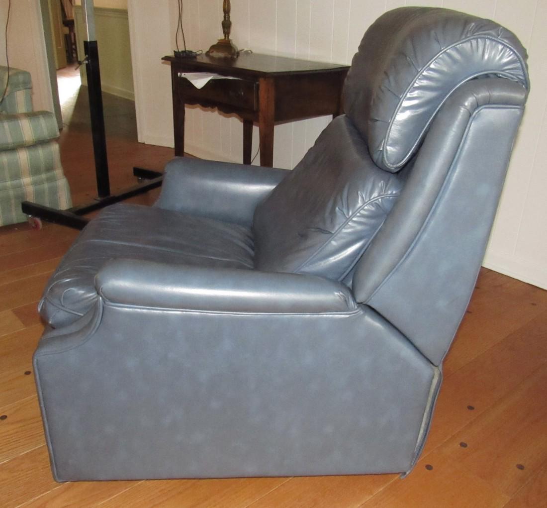 Leather Recliner: Nice condition!