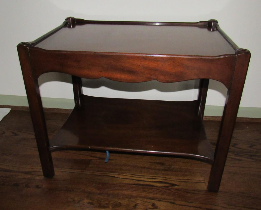 Mahogany End Table: Approx 18" x 26" x 21 1/2" tall