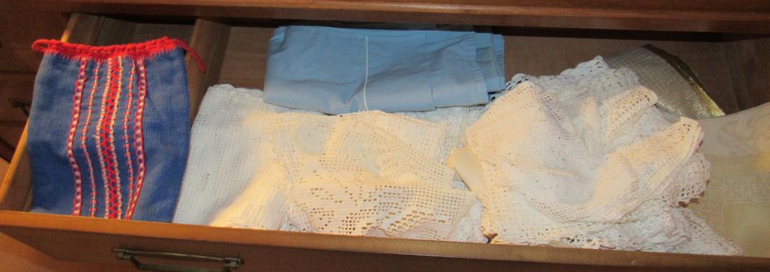 Misc Linens Doilies Napkins (1 of 8)