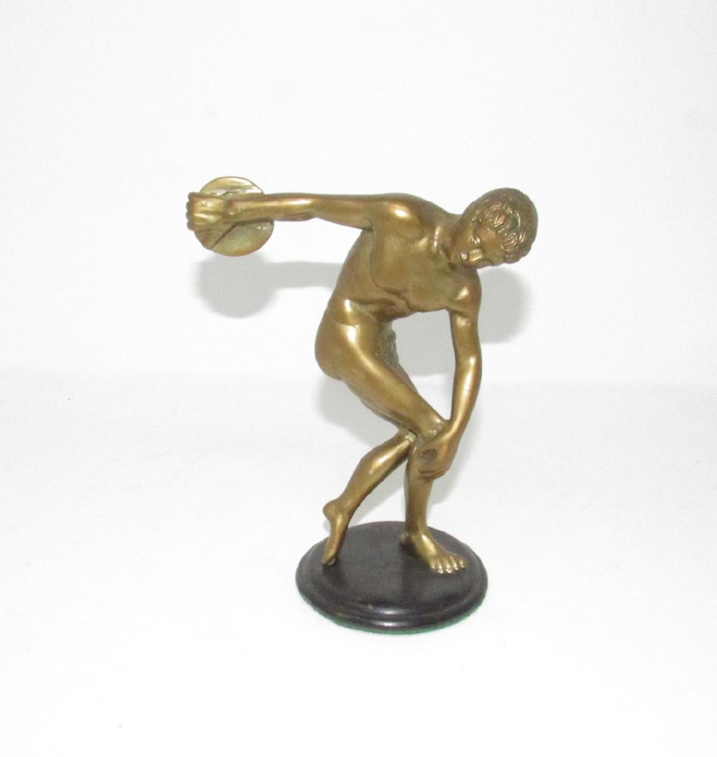 Discus Player Thrower (1 of 3)