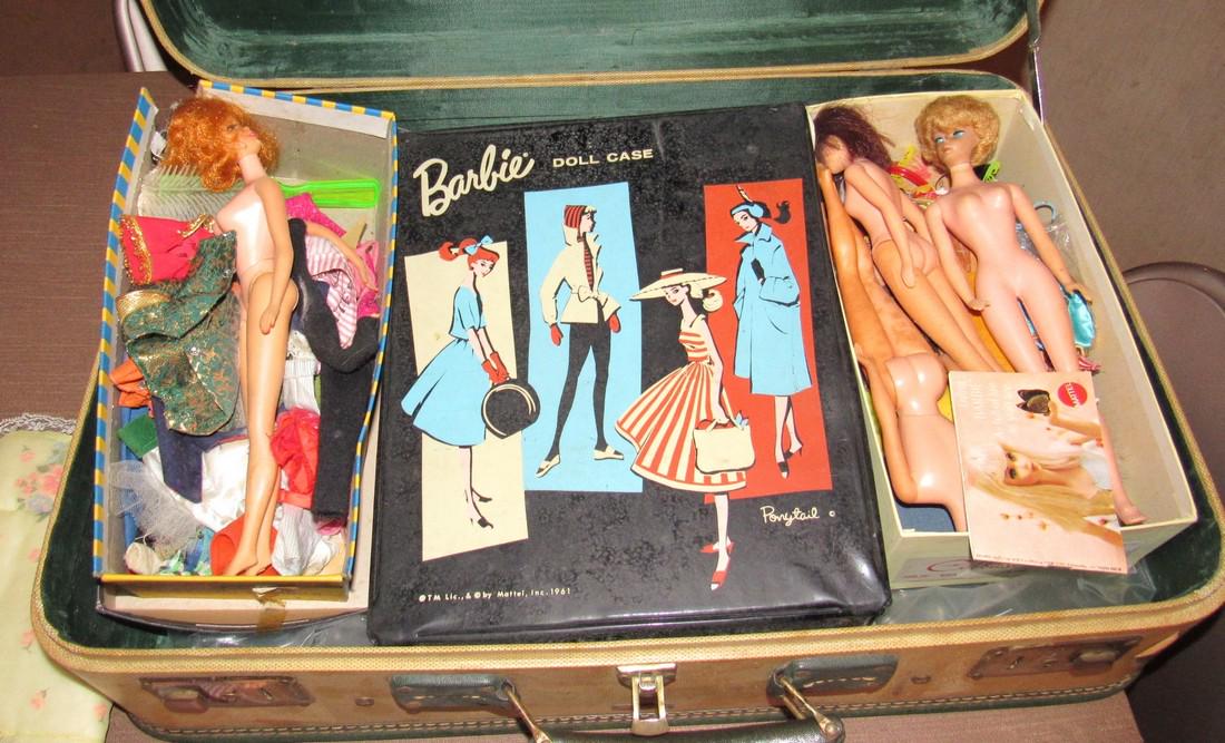 Suitcase Full of Barbie Dolls Case Clothes & (1 of 10)
