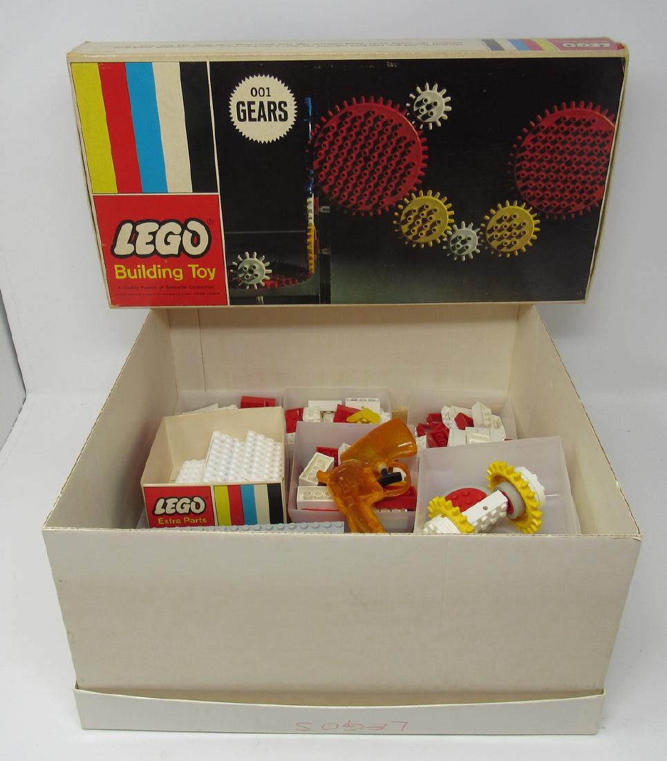 Legos Gears 001 and Box of Pieces: Getting all pictured