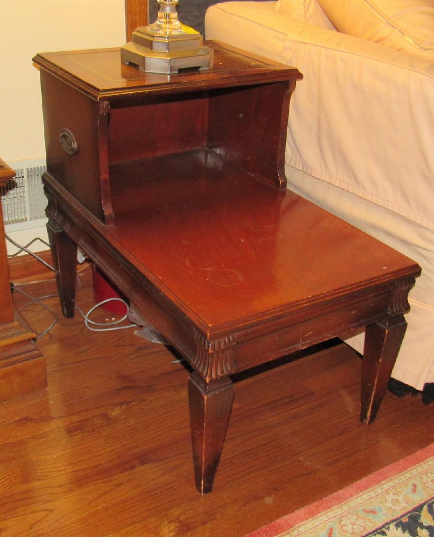 End Table: Approx 17" x 28" x 25" tall