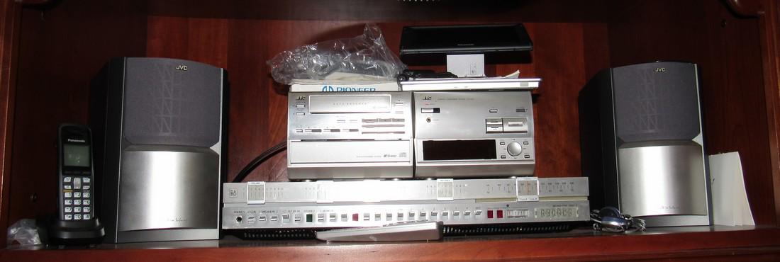 Beomaster 3000-2 Amplifier JVC Stereo Speakers: Getting all pictured. Sold in untested condition