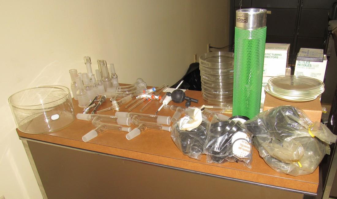 Pyrex Kimax Lab Supplies Glassware Equipment & Desk: Getting desk and everything on it. Desk is approx 20" x 38" x 27" tall