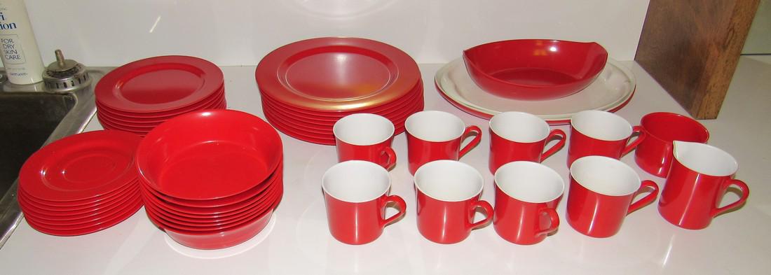 Mid Century Modern Oneida Deluxe Plastic Dinnerware: Getting all pictured