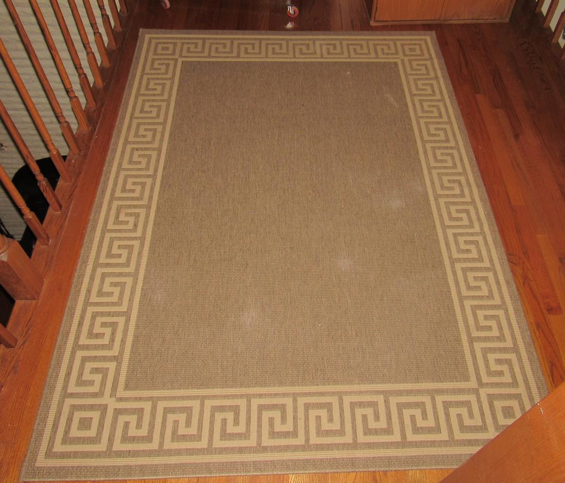 Area Rug: Approx 63" x 86"