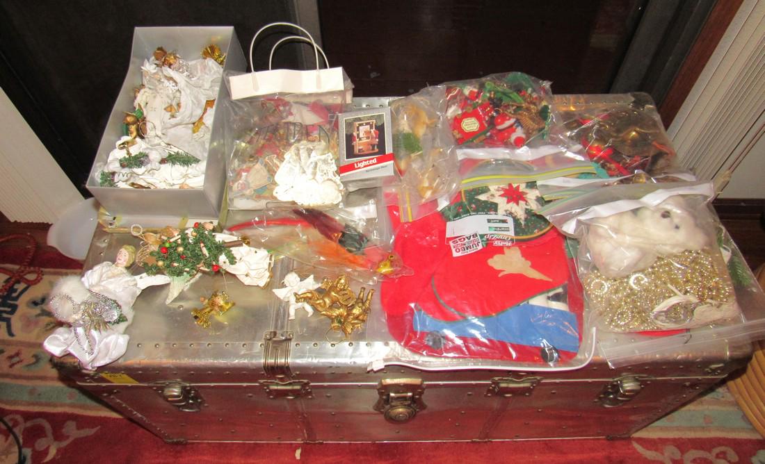 Vintage Christmas Decorations: Getting all pictured on top of trunk