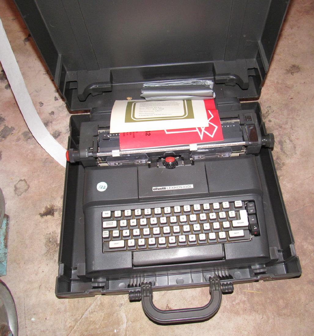 Olivetti Lexikon 83DL Typewriter: Sold in untested condition