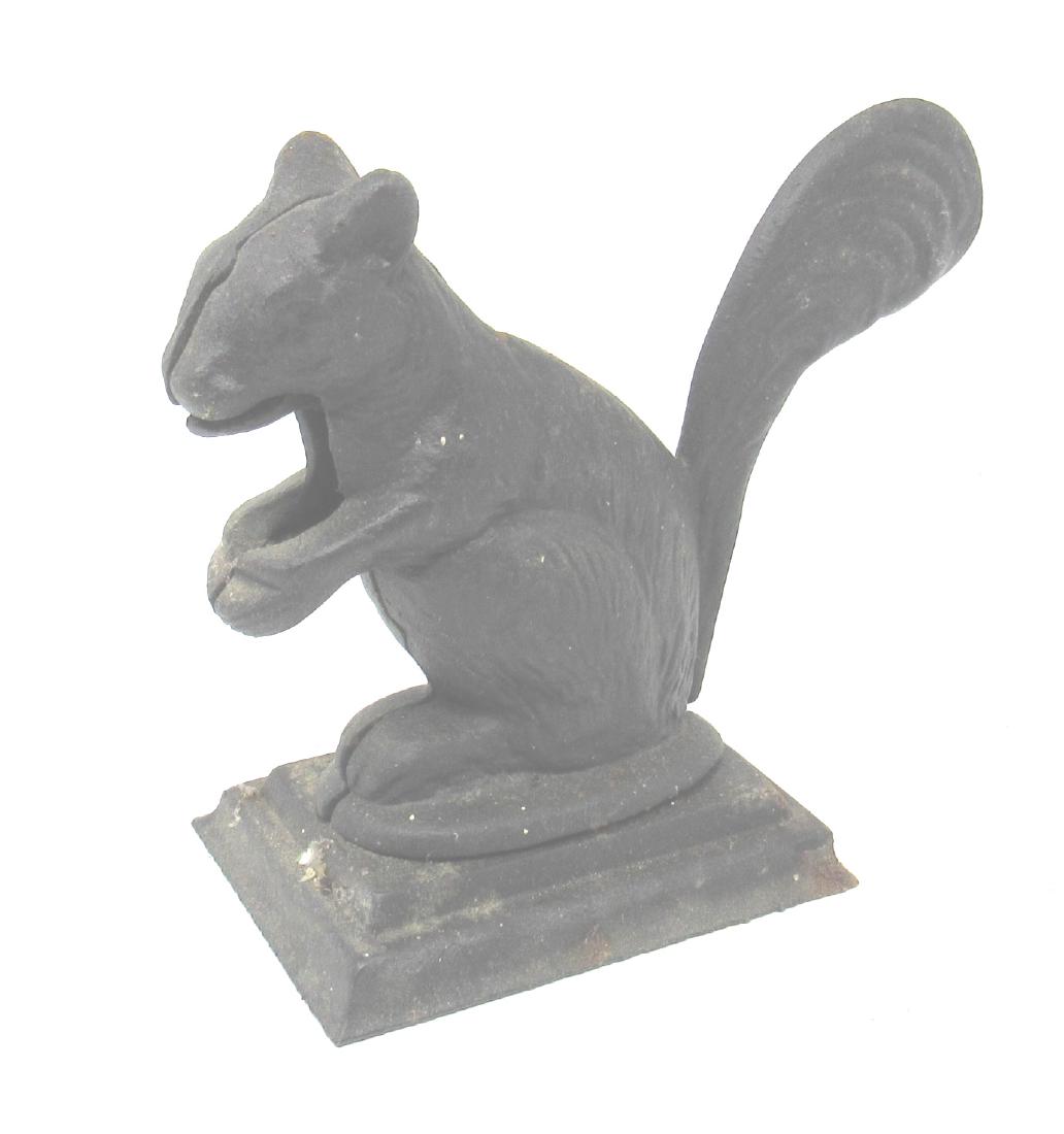 Squirrel Cast Iron Nut Cracker (1 of 3)