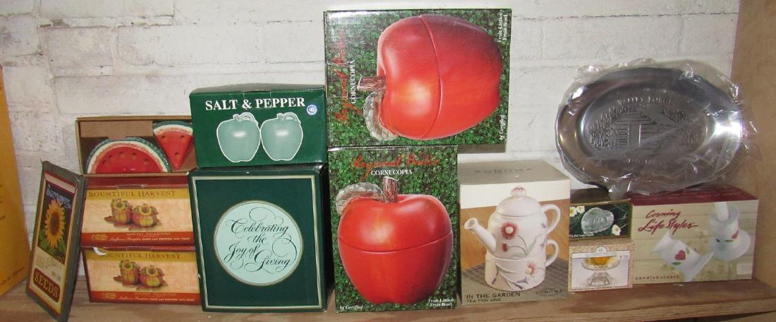 Fruit Bowls Sunflower Sign Salt Peppers Valley Forge (1 of 3)