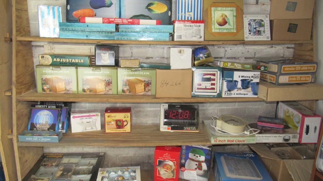 Mixing Bowls Recipe Boxes China Tea Set Hamilton Beach (1 of 8)