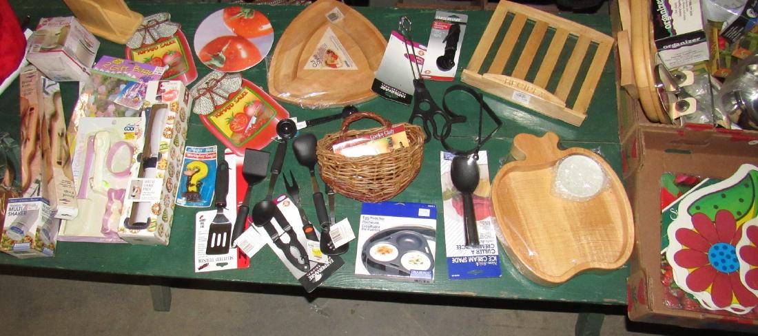 Kitchenware Cutting Boards Egg Poacher Farberware: Lot includes everything pictured on table. Must take all