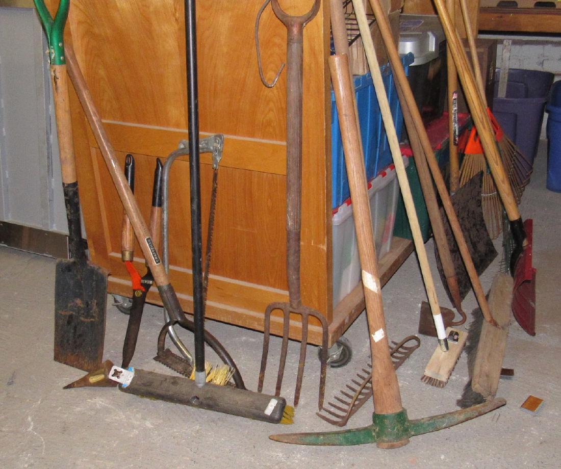 Garden Tools Rakes Shovels Pick Brooms Hoe: Getting all tools pictured