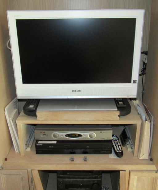 Sony Bravia 26 Tv Dvd Vhs Player Feb 12 19 M J Stasak Jr Auction And Appraisal Service In Nj