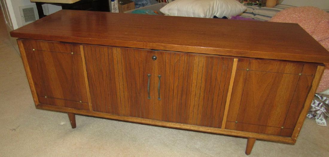 Vintage Cedar Chest and Blankets: Approx 17 1/2" x 51" x 22" tall. Nice condition