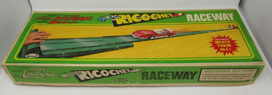 Johnny Rocket Ricochet Raceway: Comes with everything pictured