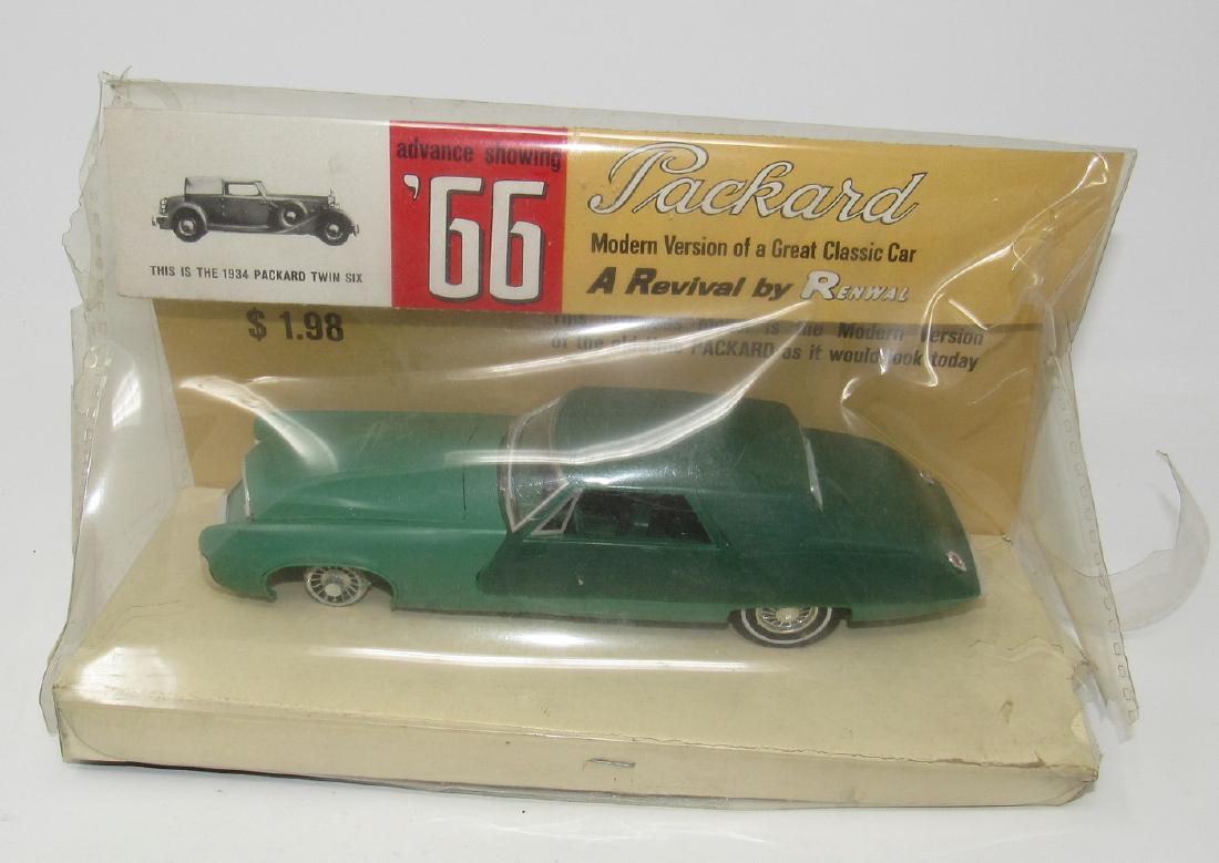 Renwal 1966 Packard 1:25 Scale Promo Car: Front tire is missing