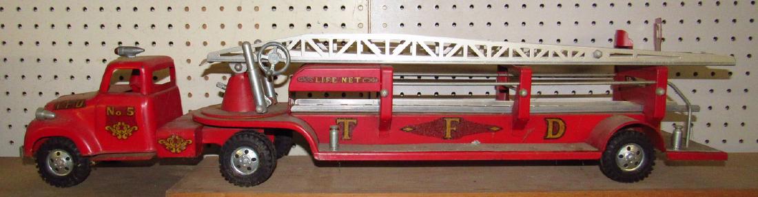 Tonka Fire Dept Hook & Ladder Fire Truck: Approx 31 1/2" long
